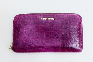 ミュウミュウ MIUMIU 型押し ラウンドファスナー長財布 パープル kz4410192132