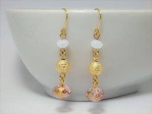 特価！【１点もの】ピアス（７）　ハンドメイド／アクセサリー／ピンク＆ホワイト／金具変更＆匿名配送に変更可能／限定１点