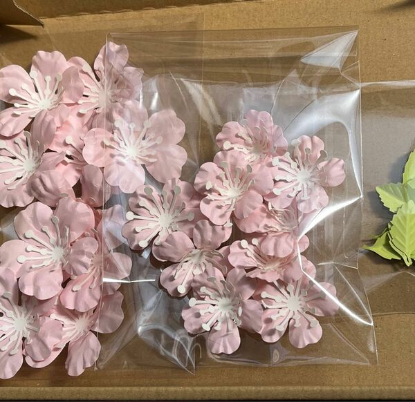 紙のお花　桜　大10枚　小10枚　葉15枚 ハンドメイド クラフトパンチ ペーパーフラワー　