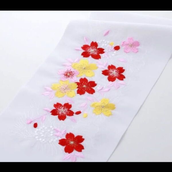 新品■振袖用 刺繍入り 半衿