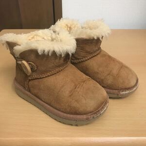 UGG キッズムートンブーツ