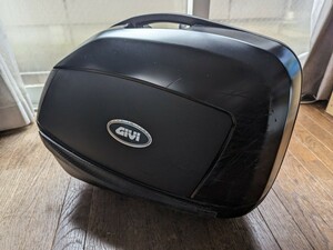 GIVI　ジビ　 V35 バニアケース　右1個 　傷あり