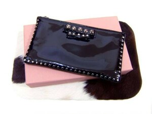 MIUMIUエナメルスタッズリボンポーチ黒新品R10