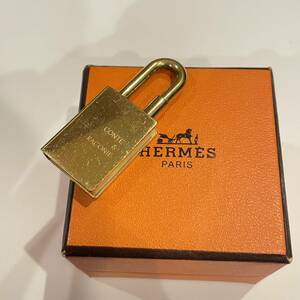 希少 HERMES エルメス COUTE&RACONTE ブック型 カデナ 鍵 チャーム