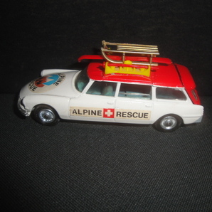 Corgi Alpine Rescue Citroen Safari ID-１９ （６０年代絶版）コーギー シトロエン 遭難救急車両と救助員、救助犬.の画像8