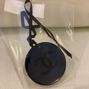 CHANEL シャネル　チャーム（新品）ノベルティ