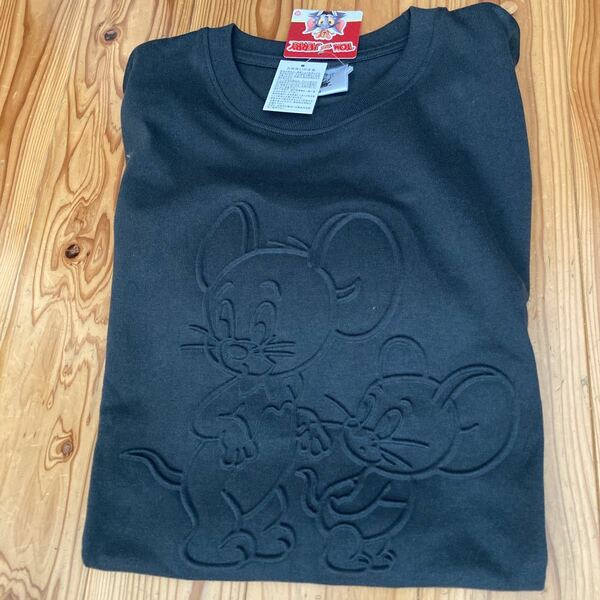 新品　即決　送料無料♪TOM&JERRY ジェリー　タフィー　ヨコムキ　エンボス加工　半袖Tシャツ Ｍサイズ 淡黒　ポリエステル65％綿35％