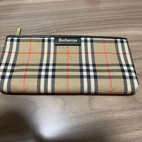 Burberryペンケース