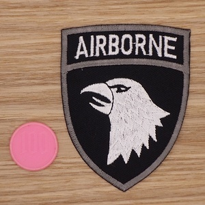 【Ｍサイズ】アイロンワッペン NO.1171 ＡＩＲＢＯＲＮＥ エアボーン 空中挺進 ミリタリー 米軍 空軍 パラシュート 人気【郵便定形】