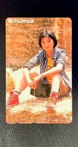 ★田中麗奈38　富士フィルム（チェックのシャツと短パン）テレカ　テレホンカード