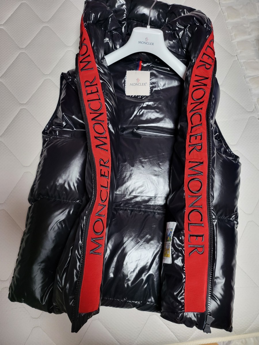 ヤフオク! -モンクレール ダウンベストの中古品・新品・未使用品一覧