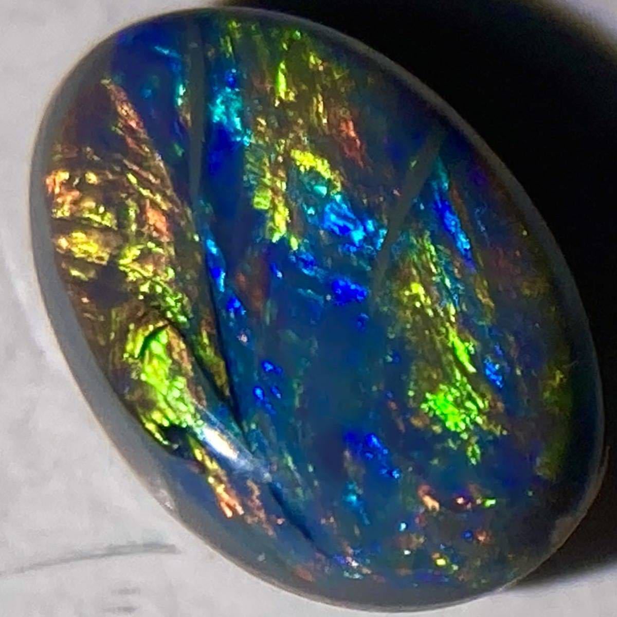天然ブラックオパール ルース 0.745 ct、ソーティング付、ケース入り