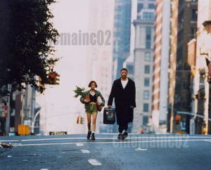 映画『レオン』街を歩くレオン&マチルダの写真/ジャン・レノ、ナタリー・ポートマン