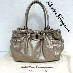 Salvatore Ferragamo サルヴァトーレフェラガモ ヴァラ リボン トートバッグ レザー 本革 ハンドバッグ レディース　シャンパンゴールド