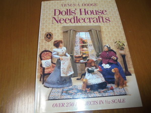 洋書ドールハウスのニードルクラフト　刺繍　衣装　装飾　寝具　敷物　Dolls' House Needlecrafts　1/12スケール
