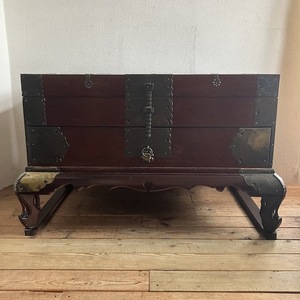  antique van daji Joseon Dynasty furniture chest of drawers key attaching Joseon Dynasty era chest of drawers morning . old tool lock brass legs attaching Panda ji furniture interior side table storage table 