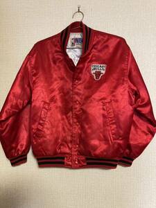 90sヴィンテージ　サテンスタジャン　CHICAGO　BULLS　オフィシャルライセンス正規品