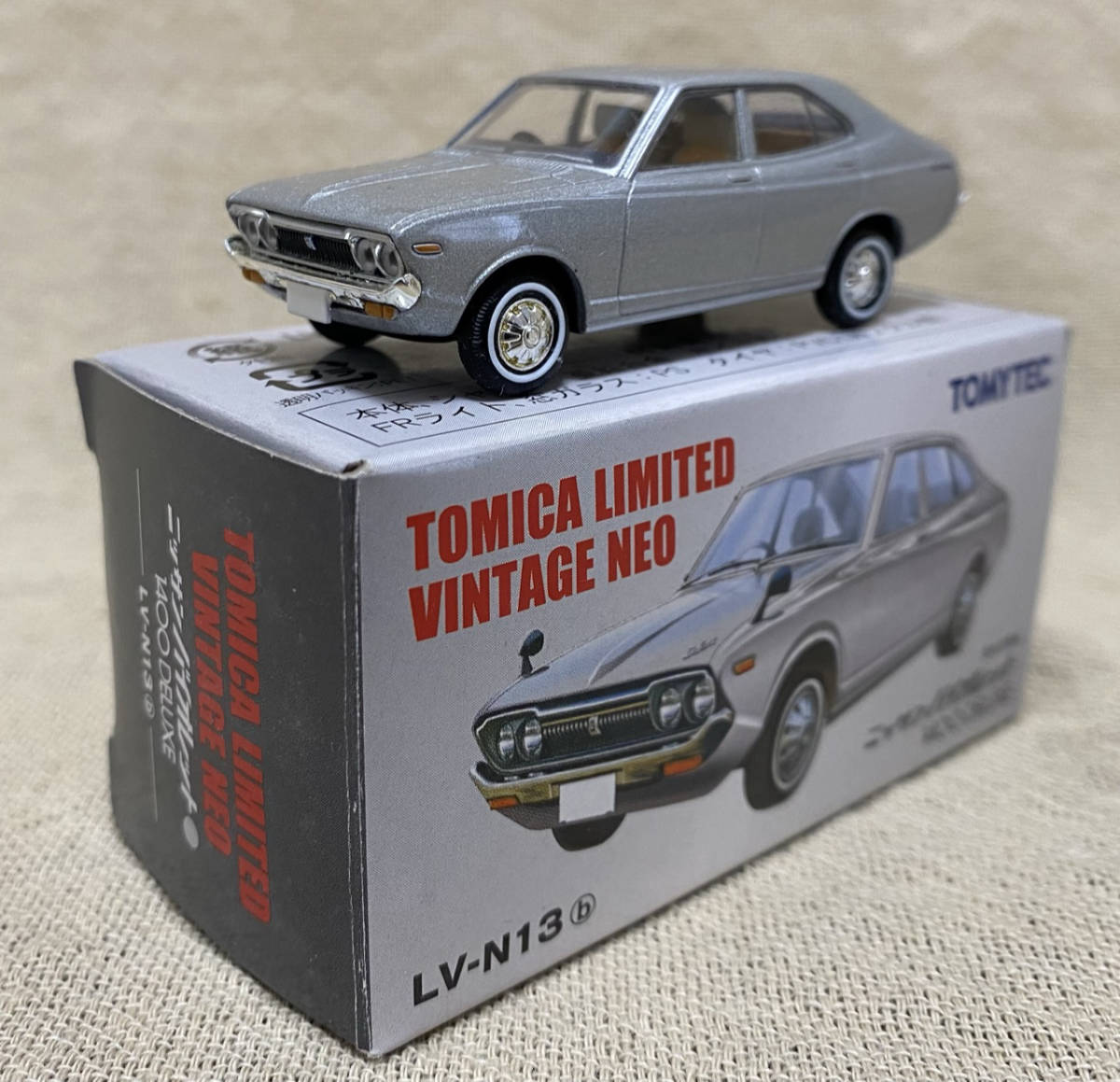 詰替え イチコー日産バイオレットHT 1600 SSS 赤tinブリキtoy car箱付