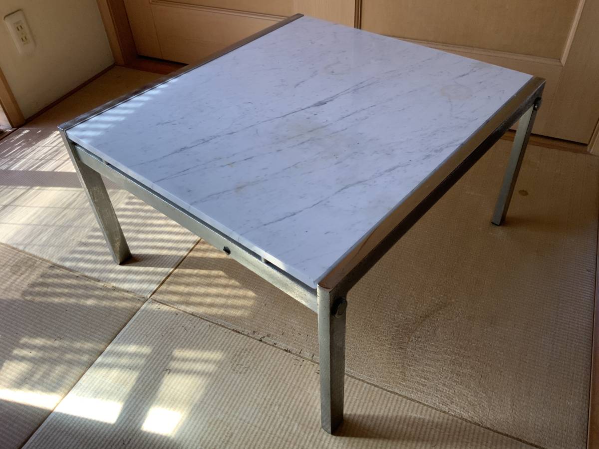 y355 イタリア製 大理石天板のエレガントなセンターテーブル 真鍮製の猫脚-