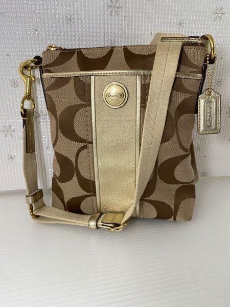 再々値下げ!COACH シグネーチャー スウィングパック ショルダーバッグ