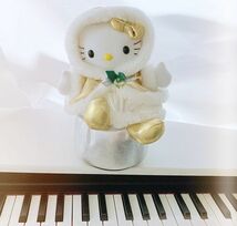 ゴールドキティぬいぐるみ　ケープ　ダンシング風　電子オルゴール　　ジングルベル＋11曲　クリスマス_画像1