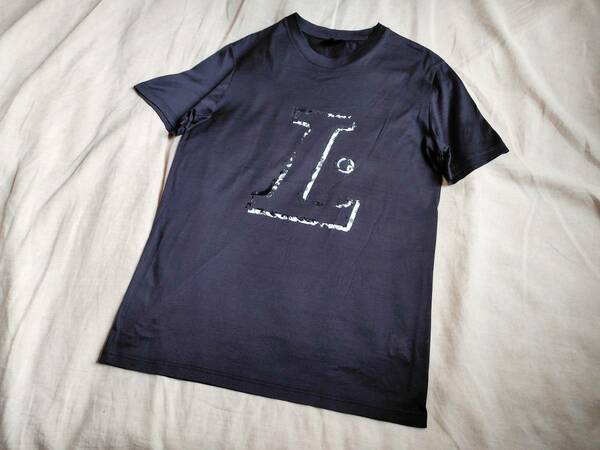 美品 LANVIN ランバン L Placed Print Tee Tシャツ カットソー ロゴ フロック プリント 半袖 コットン イタリア製 紺 ネイビー S ★3