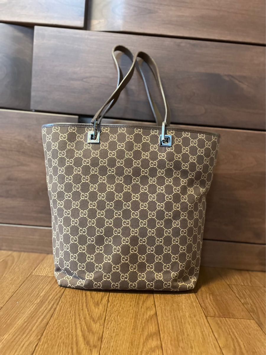 新作モデル 【新品同様/大特価】GUCCI GGキャンパス ロゴ刺繍トート