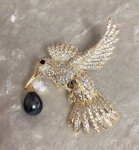 163b natural fresh water pearl / black pearl diamond / onyx go in bird motif brooch!6 month. birthstone!