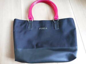 税不要特価　美品!FURLA フルラ 黒×ピンクレッド ゴールドロゴ入り トートバッグ♪ハンドバッグ