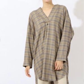 新品17000円タータンチェック スキッパーブラウス