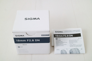 ＜ 取扱説明書 外箱 のみ＞ SIGMA 19mm F2.8 DN ＜ レンズはありません ＞