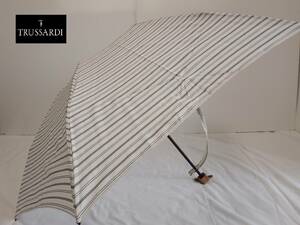 新品　トラサルディ　TRUSSARDI　超ワイドサイズ　ユニセックスデザイン　折りたたみ晴雨兼用日傘　Ｍ４　ホワイト系　