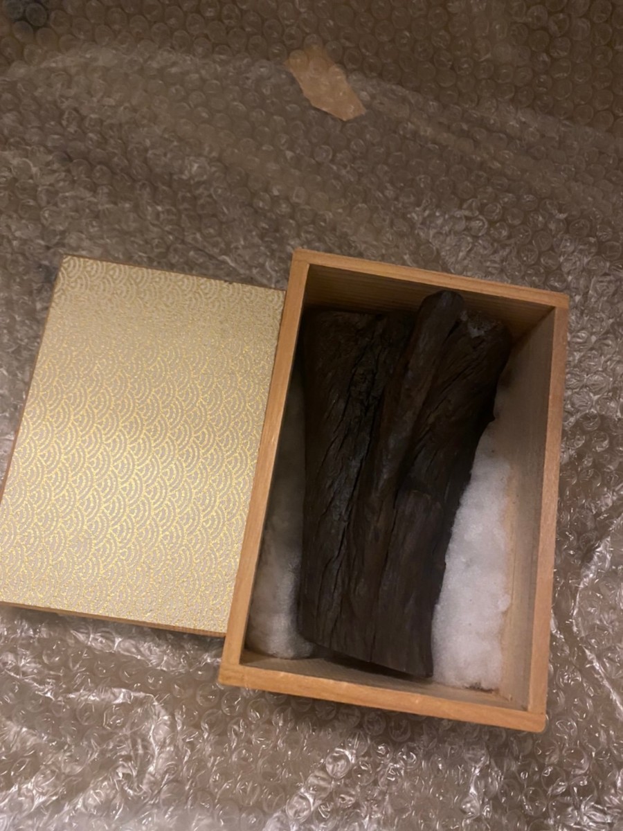伽羅じん香 香木 伽羅 香道具 貴重品 銘 霞 8.7g 養生箱有 ...