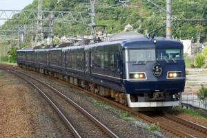 鉄道写真　西日本旅客鉄道（JR西日本）　117系7000番台　ウエストエクスプレス銀河　Lサイズ