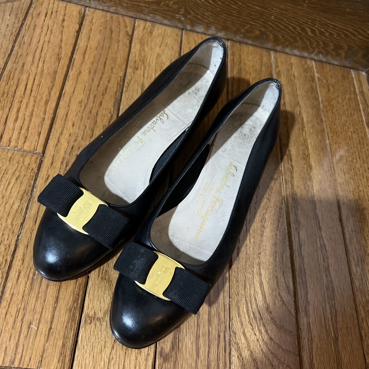 ヤフオク! -フェラガモ パンプスの中古品・新品・未使用品一覧