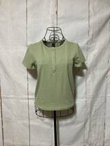 Dazy デイジー Tシャツ 半袖 カットソー トップス(used・普通使用感)Mサイズ、オリーブ グリーン_画像2