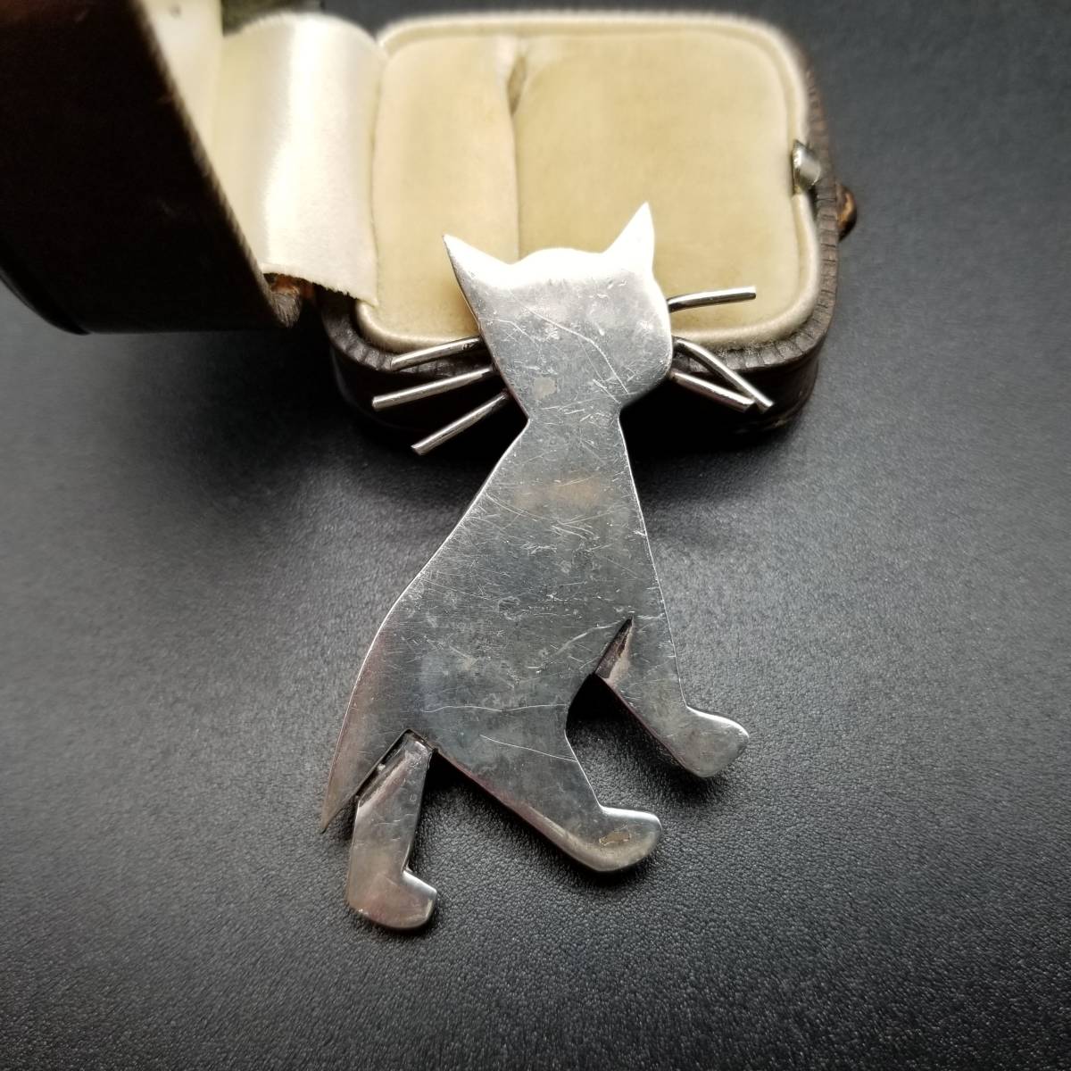 沸騰ブラドン 伊太利屋 猫 新品タグ付 ブローチ ラインストーン ...