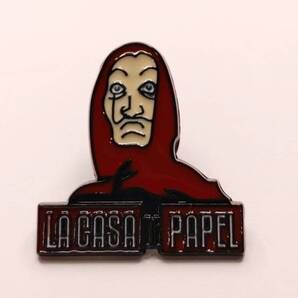 送料無料 ペーパーハウス ピンブローチ ピンズ バッジ ある意味犯罪の抑止力になる作品 スマアク