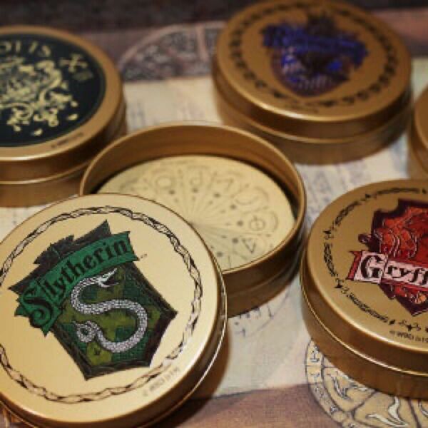 ★限定〈ハリーポッター ホグワーツ寮 Gringotts〉紋章入り 缶ケース＆メモ