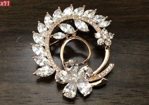  high quality CZ diamond flower yellow gold brooch go in . type graduation ceremony go in . type .. type Mother's Day presentation present usually using 