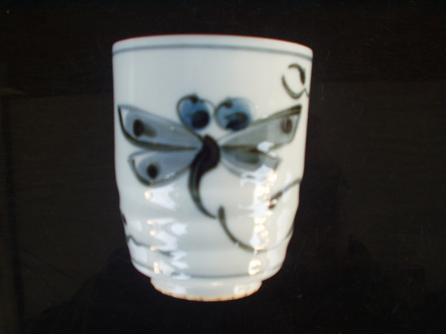 arita, hasami, dinámico dibujado a mano, diseño melancólico, Taza de té de libélula Issei Kiln, 1 pieza, utensilios de té, taza para té, Objeto unico