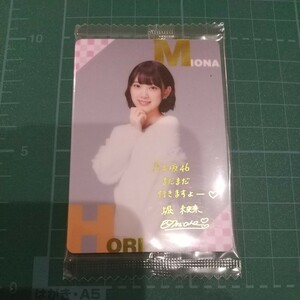 【送63~】「乃木坂46　ツインウエハース」メンバーカード 18 ： 堀未央奈/私服ver.(金箔押しサイン・メッセージ入り)/