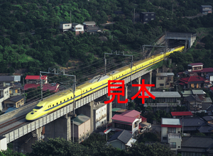 鉄道写真、645ネガデータ、133540300003、ドクターイエロー923形（T4編成）、JR東海道新幹線、小田原～熱海、2002.08.01、（3586×2626）