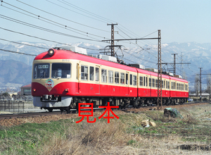 鉄道写真、645ネガデータ、165141440011、2000系D編成（感謝ヘッドマーク）、長野電鉄長野線、附属中学前〜朝陽、2012.03.29、（4591×3362