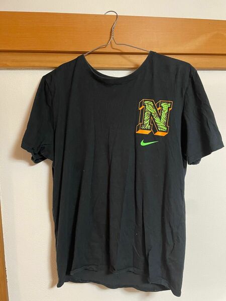 NIKE イニシャルTシャツ