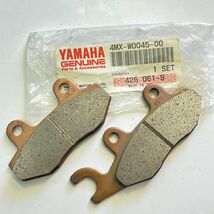 新品未使用 ヤマハ 純正 当時物 1995～1997年型 モトクロッサー YZ125 フロントブレーキパッド 4MX-W0045-00 旧車 絶版車 *873_画像1