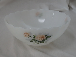  free shipping * France * Vintage * rose * pattern * bowl *aruko Pal *ARCOPAL* milk glass * frill * salad bowl * rose * rose * antique 