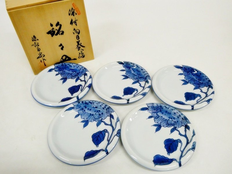 皿 有田焼の値段と価格推移は?|4,453件の売買情報を集計した皿 ...