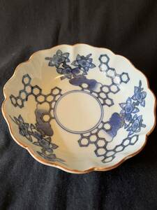 盛期の伊万里 江戸中期 古伊万里なます皿 斬新なデザイン 素晴らしい陶質と呉須の発色 口紅付の高級品 割れ、カケなし