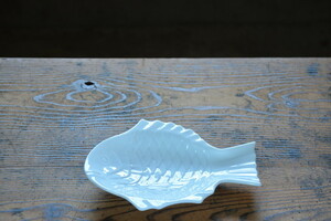 NO.136 old white porcelain. fish plate M for searching language -A Showa Retro Vintage ...